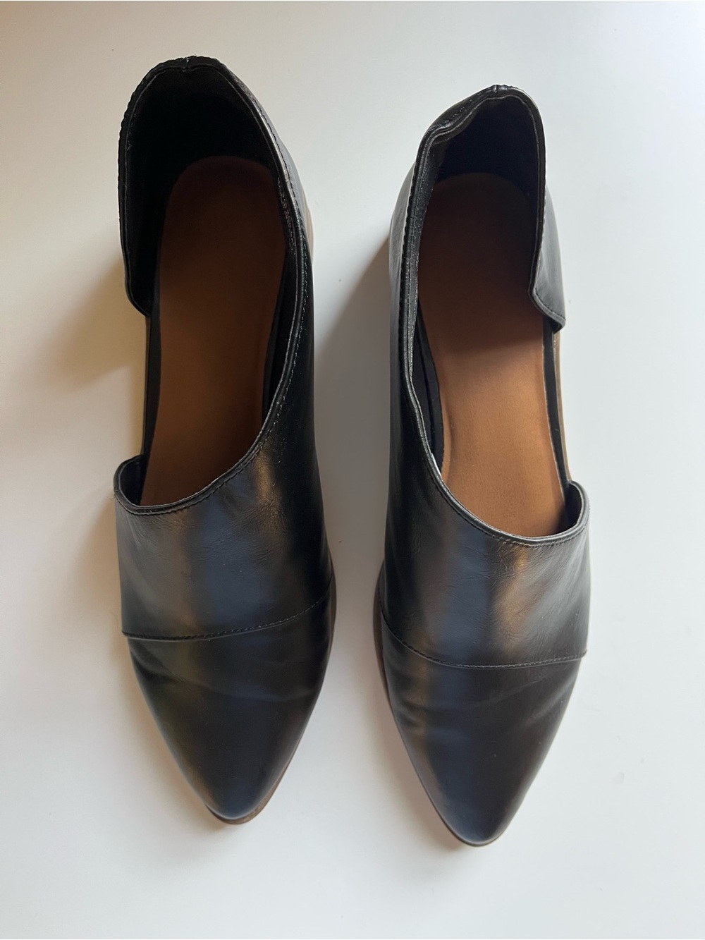 Universal Thread Black Pointed Slip-On Leather Flats